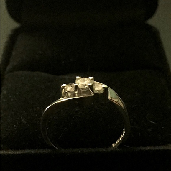 Diamond Ring - Picture 5 of 5